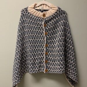 Simply Noelle blue cream knit poncho sweater one size